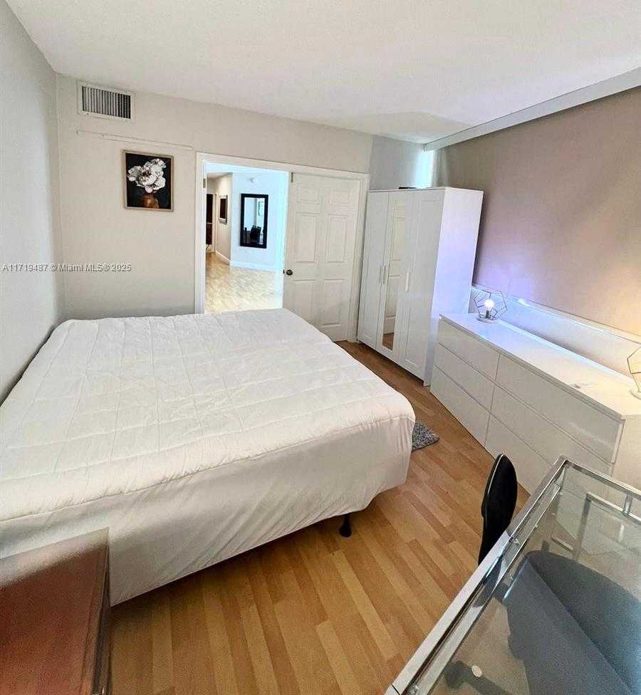 Small Image of 905 BRICKELL BAY DR #1422, Miami Number 5