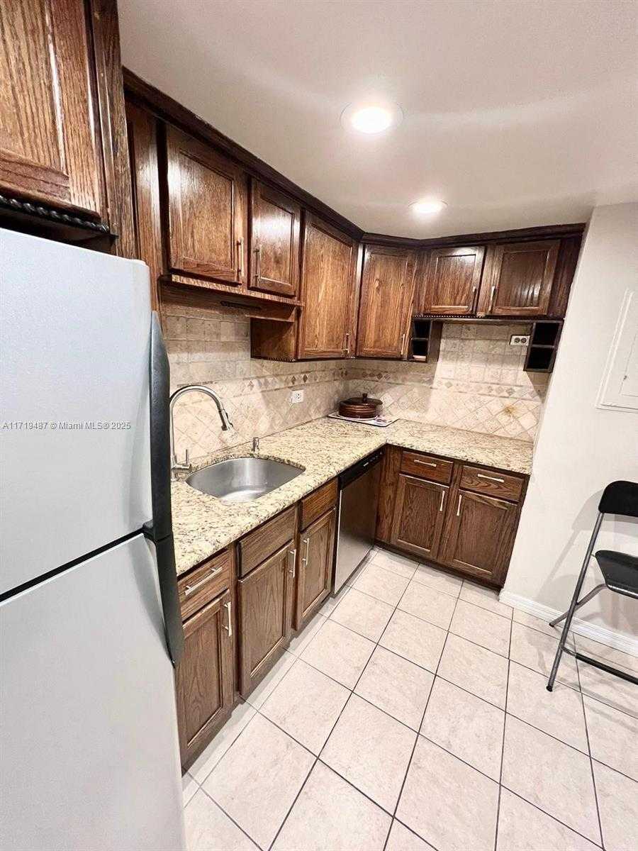 Small Image of 905 BRICKELL BAY DR #1422, Miami Number 6
