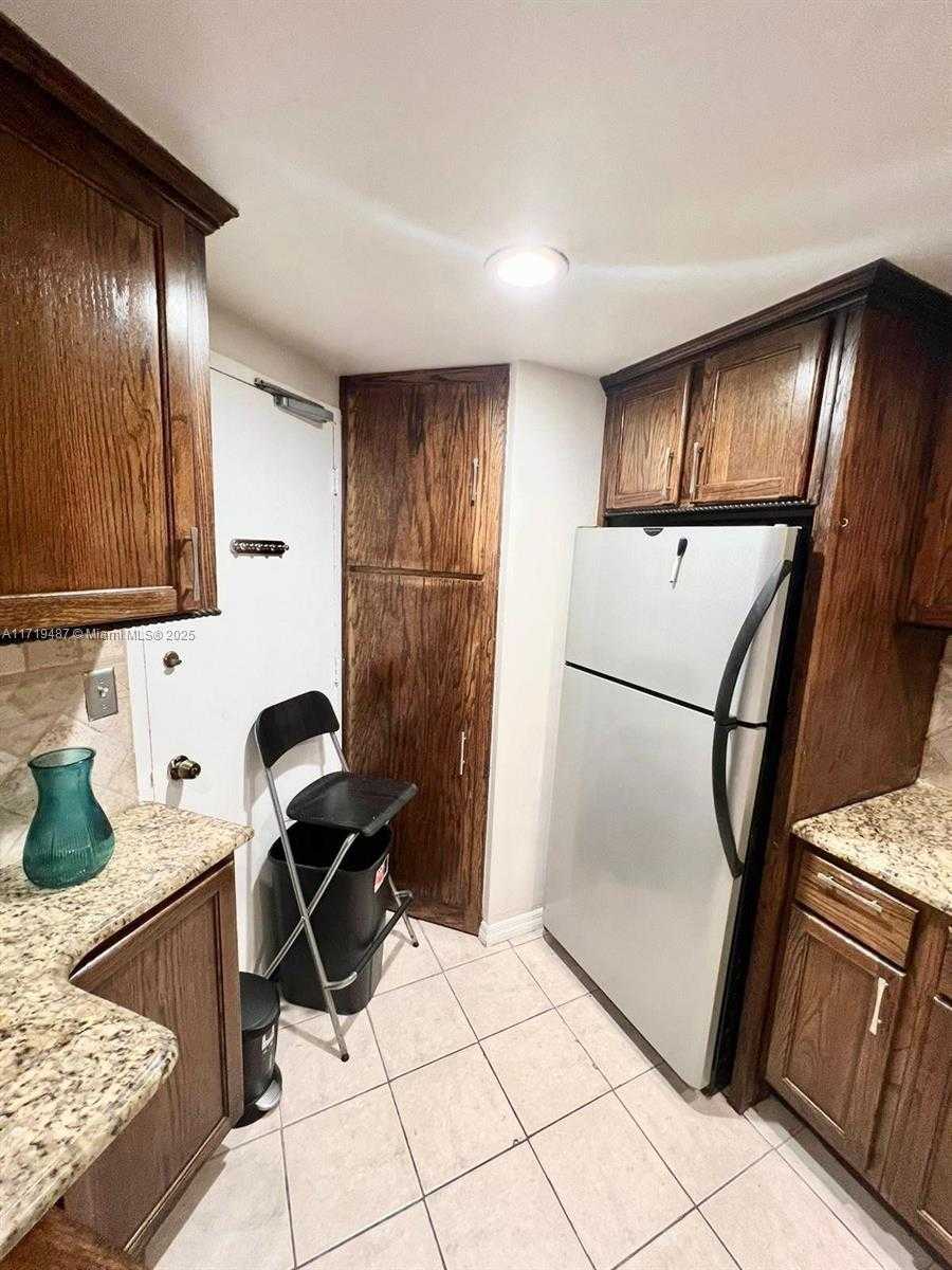 Small Image of 905 BRICKELL BAY DR #1422, Miami Number 7