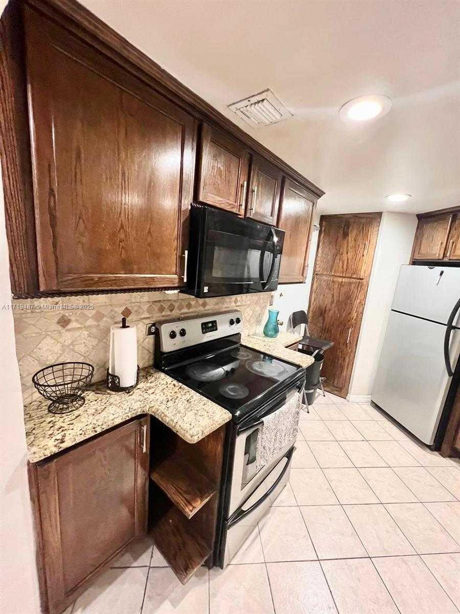 Small Image of 905 BRICKELL BAY DR #1422, Miami Number 8