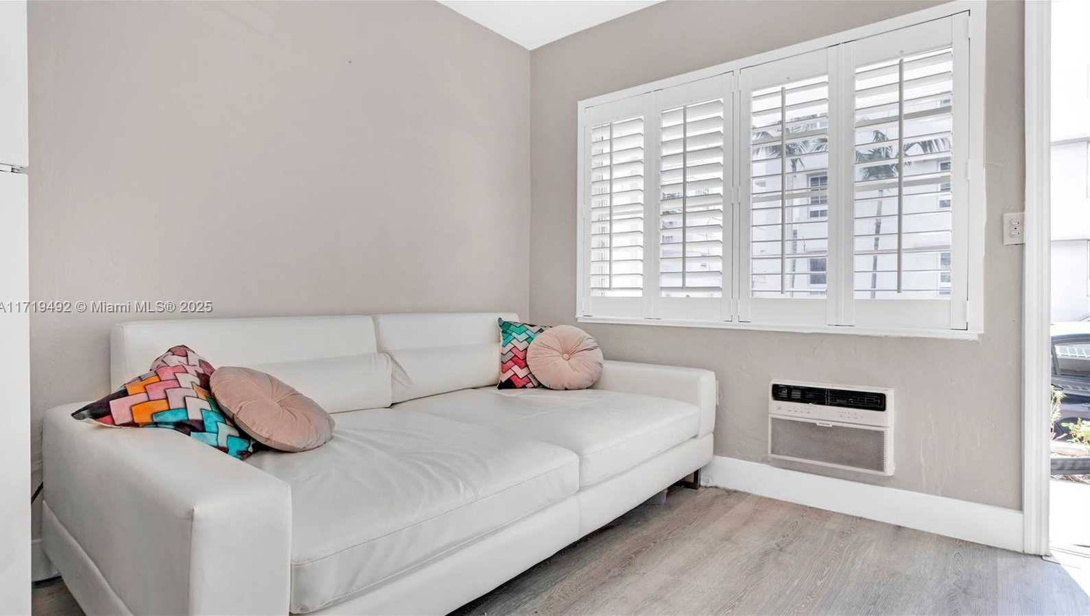 Small Image of 4201 INDIAN CREEK DR #4, Miami Beach Number 2