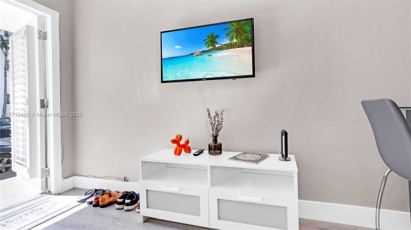 Small Image of 4201 INDIAN CREEK DR #4, Miami Beach Number 3