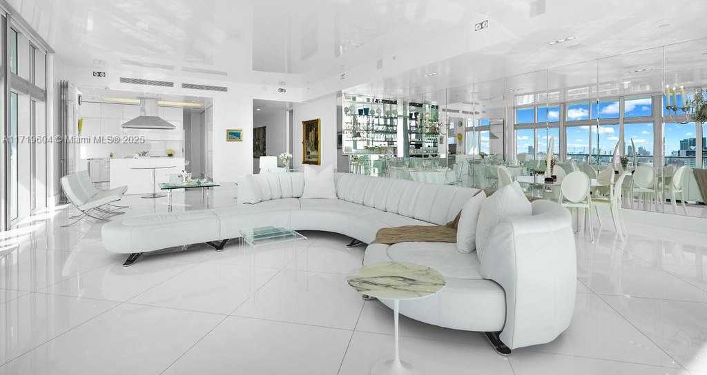 Small Image of 3737 Collins Ave, Miami Beach, FL 33140, USA Number 12