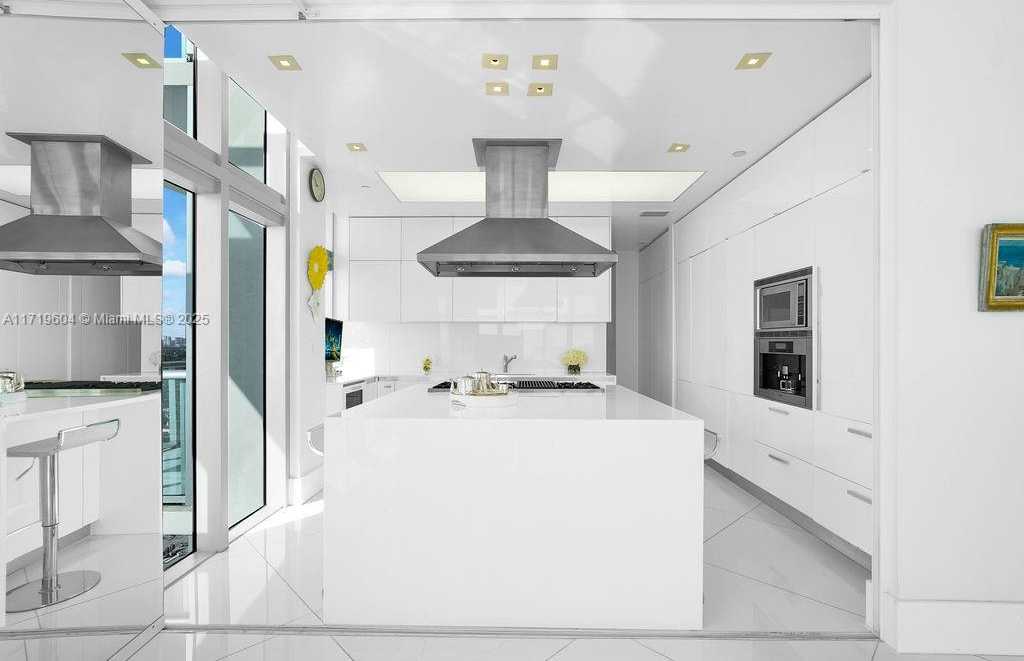 Small Image of 3737 Collins Ave, Miami Beach, FL 33140, USA Number 13