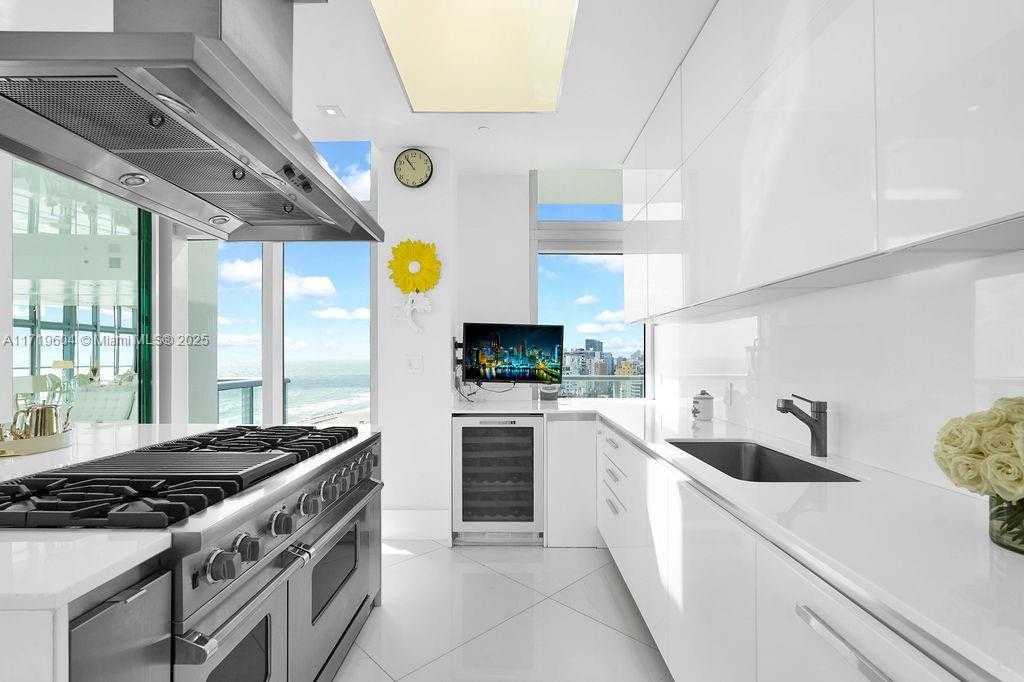 Small Image of 3737 Collins Ave, Miami Beach, FL 33140, USA Number 15