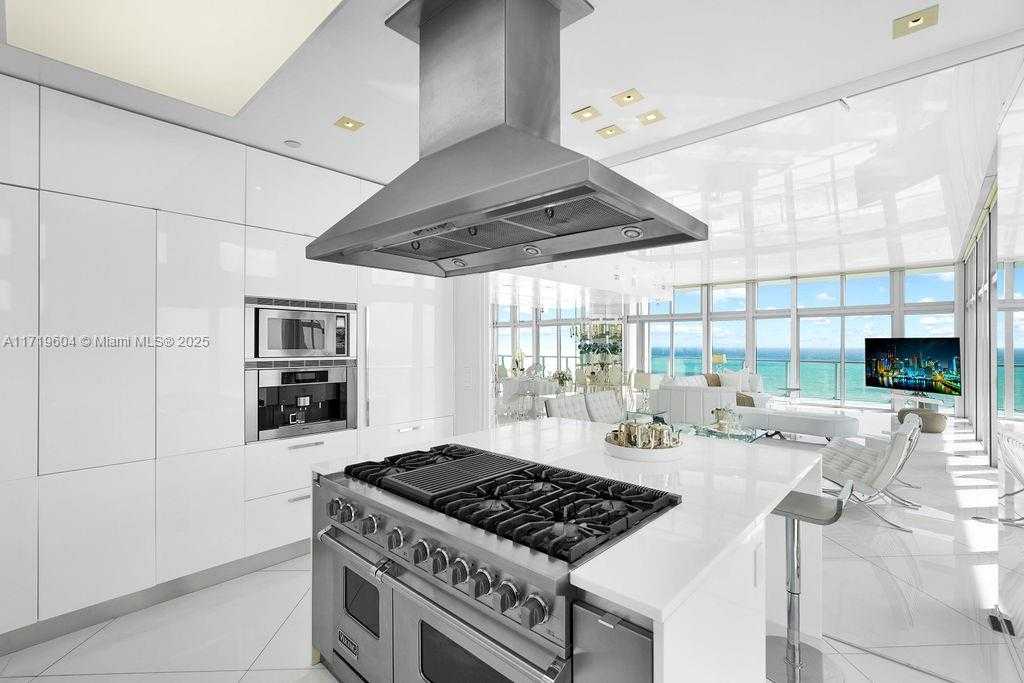 Small Image of 3737 Collins Ave, Miami Beach, FL 33140, USA Number 16