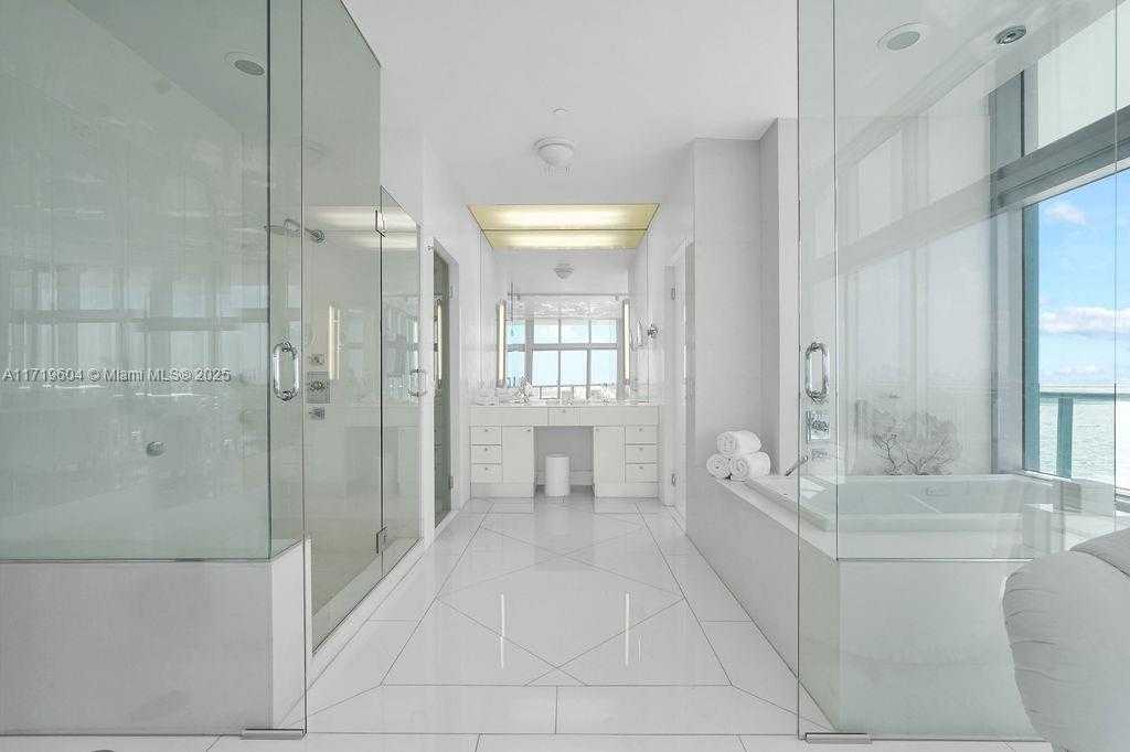 Small Image of 3737 Collins Ave, Miami Beach, FL 33140, USA Number 20