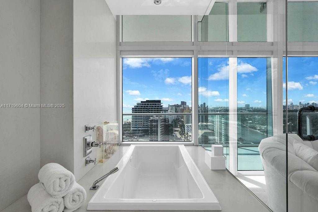 Small Image of 3737 Collins Ave, Miami Beach, FL 33140, USA Number 21