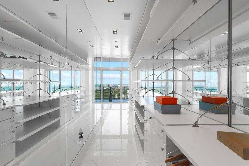 Small Image of 3737 Collins Ave, Miami Beach, FL 33140, USA Number 22