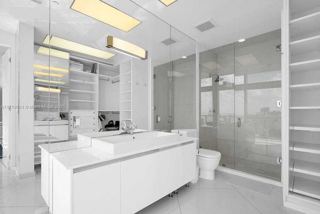 Small Image of 3737 Collins Ave, Miami Beach, FL 33140, USA Number 28