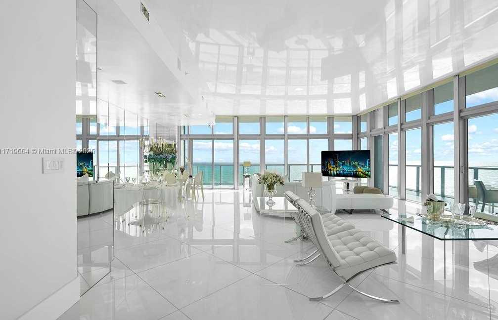 Small Image of 3737 Collins Ave, Miami Beach, FL 33140, USA Number 3