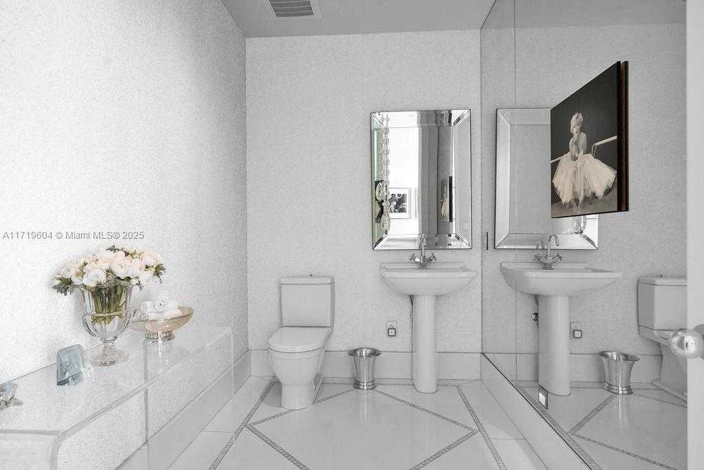 Small Image of 3737 Collins Ave, Miami Beach, FL 33140, USA Number 30