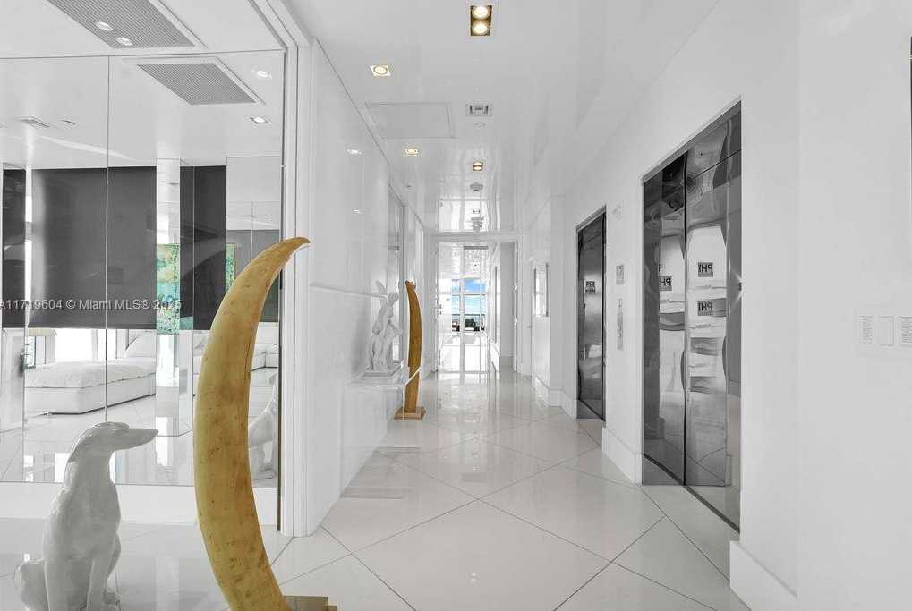 Small Image of 3737 Collins Ave, Miami Beach, FL 33140, USA Number 31