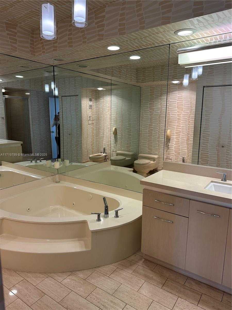 Small Image of 20281 EAST COUNTRY CLUB DR #2215, Aventura Number 11