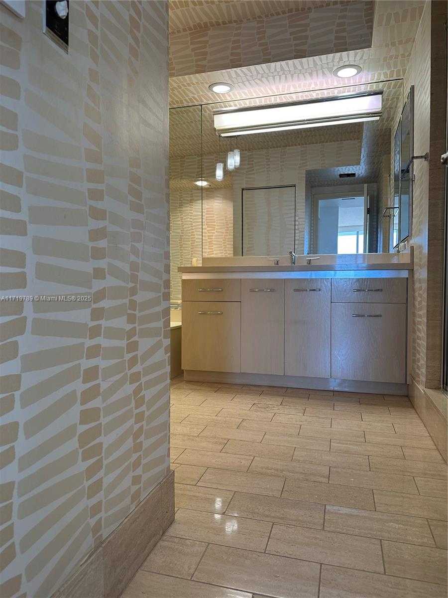 Small Image of 20281 EAST COUNTRY CLUB DR #2215, Aventura Number 13