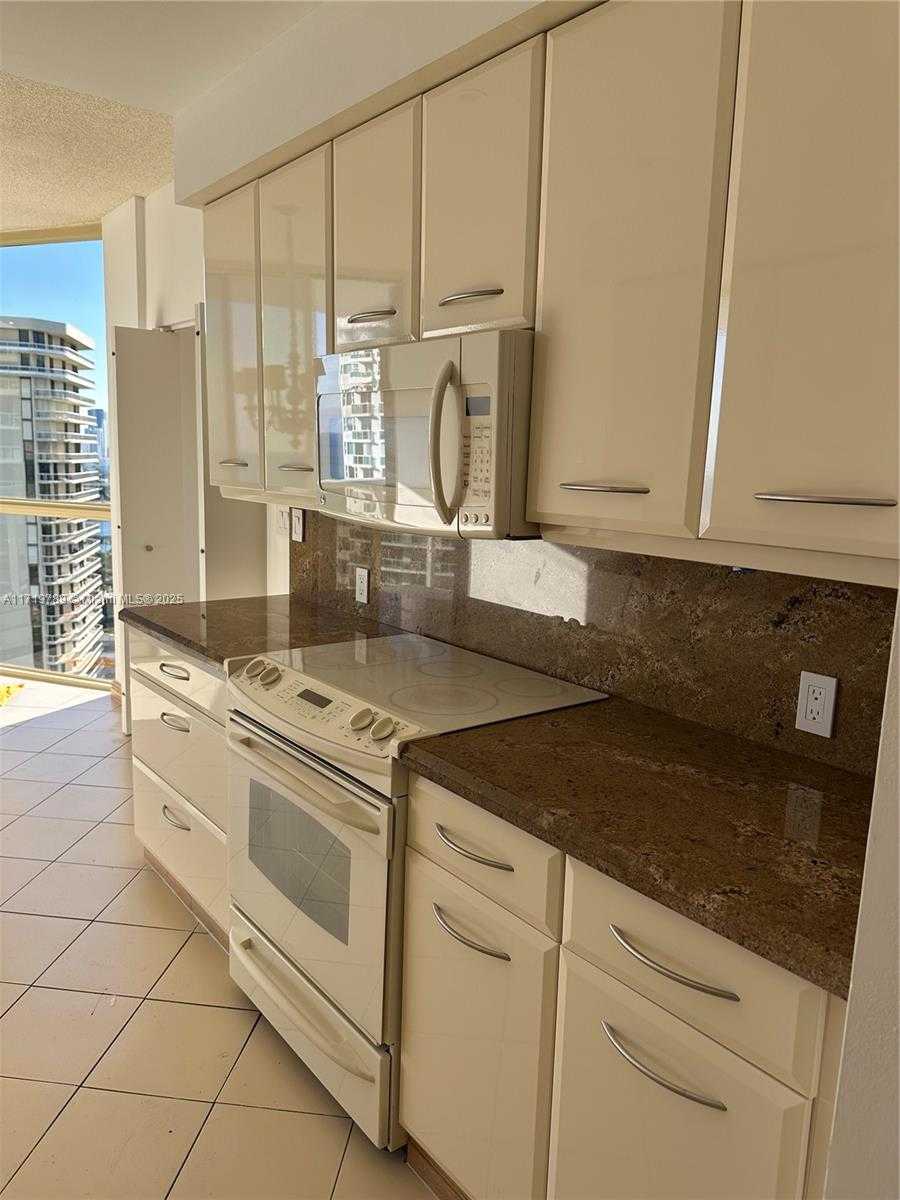 Small Image of 20281 EAST COUNTRY CLUB DR #2215, Aventura Number 9