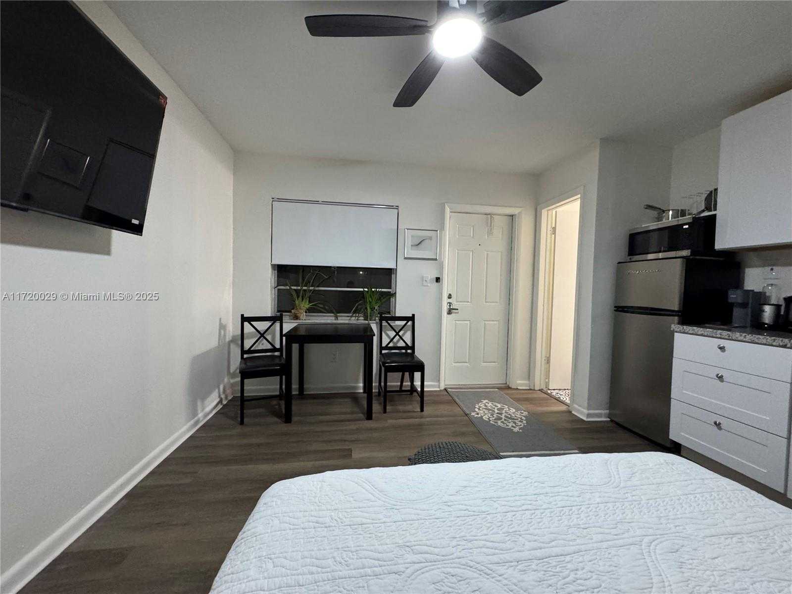 Small Image of 5639 LINCOLN ST #3, Hollywood Number 11