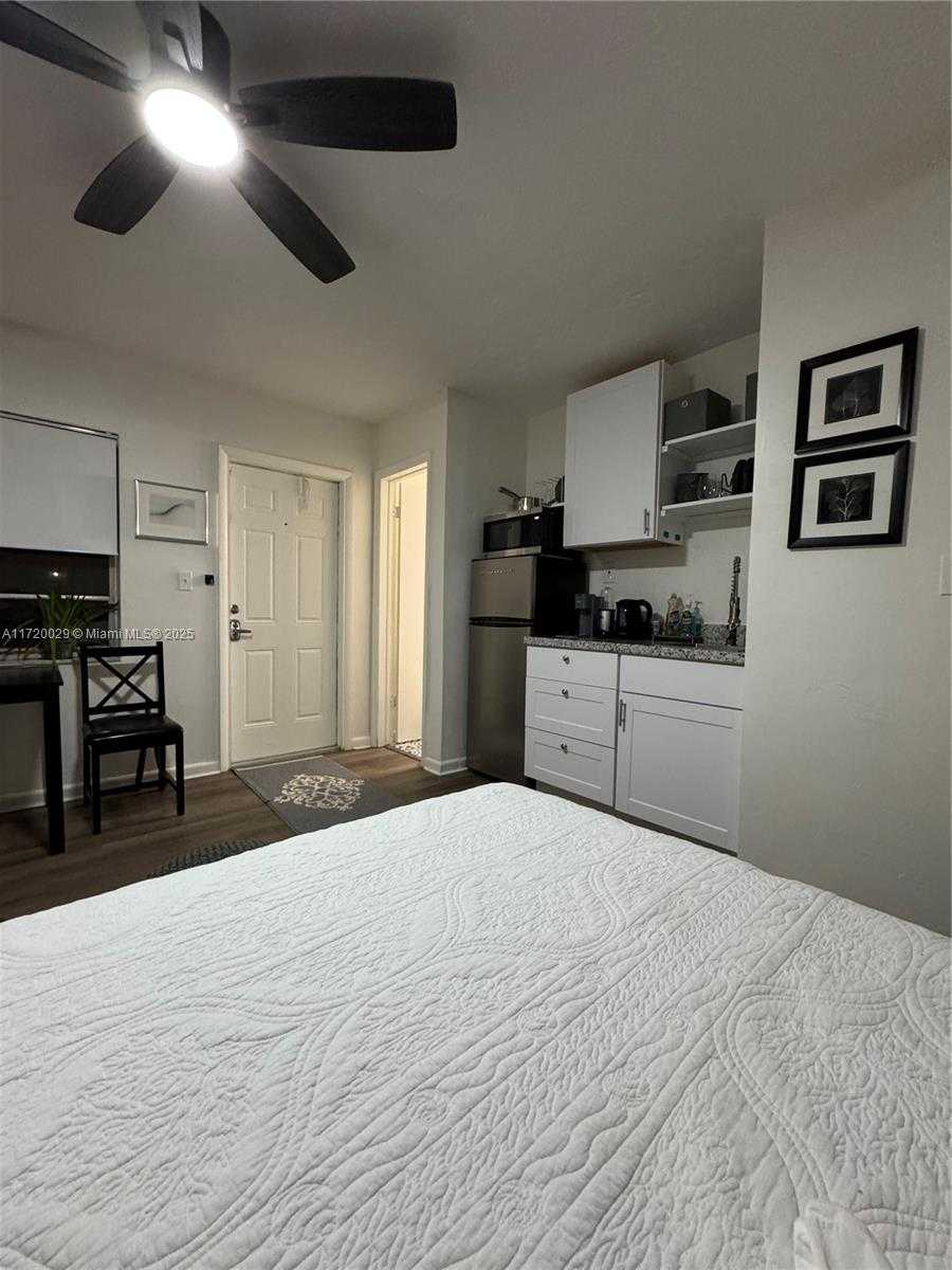 Small Image of 5639 LINCOLN ST #3, Hollywood Number 12