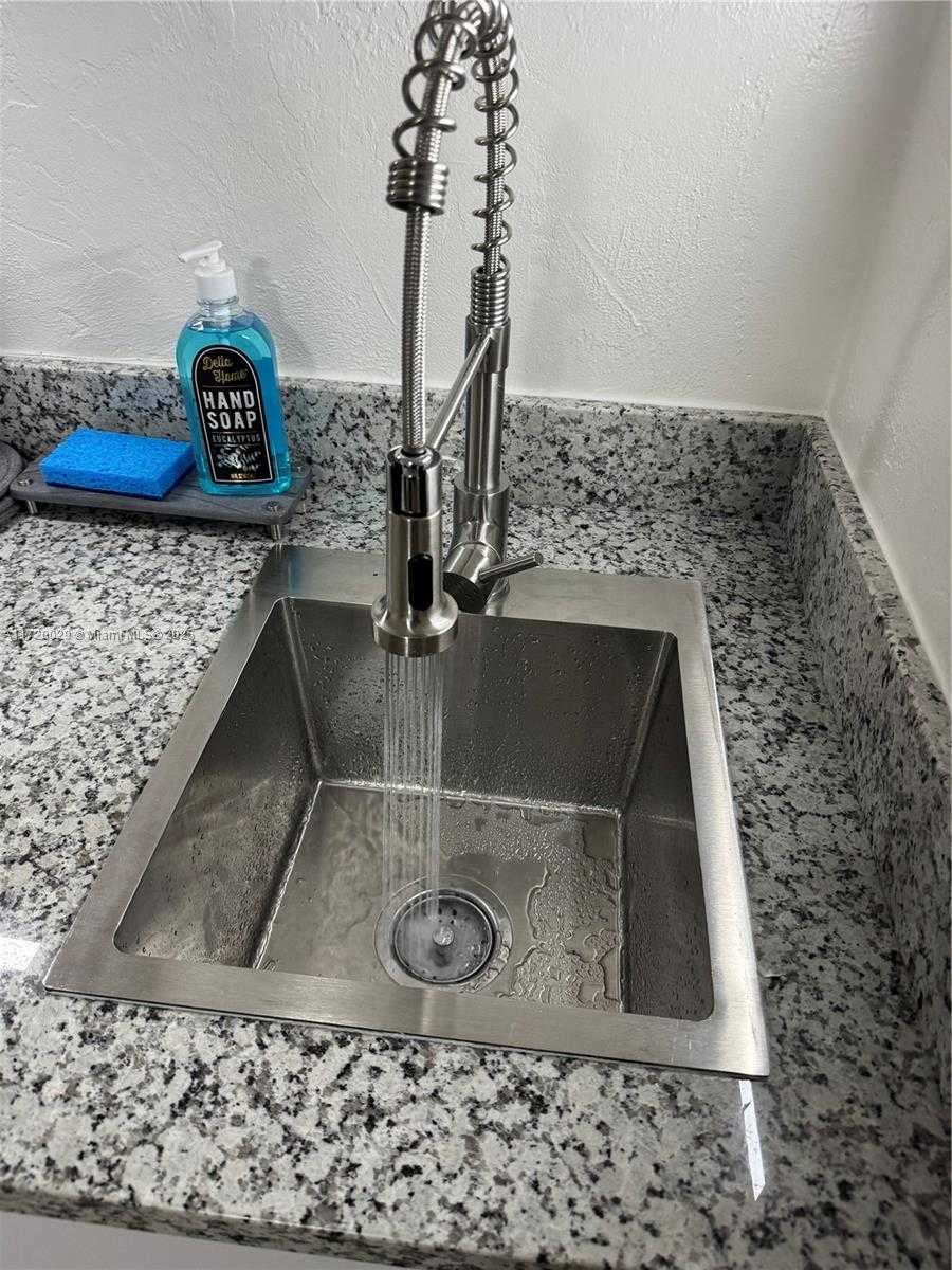 Small Image of 5639 LINCOLN ST #3, Hollywood Number 18