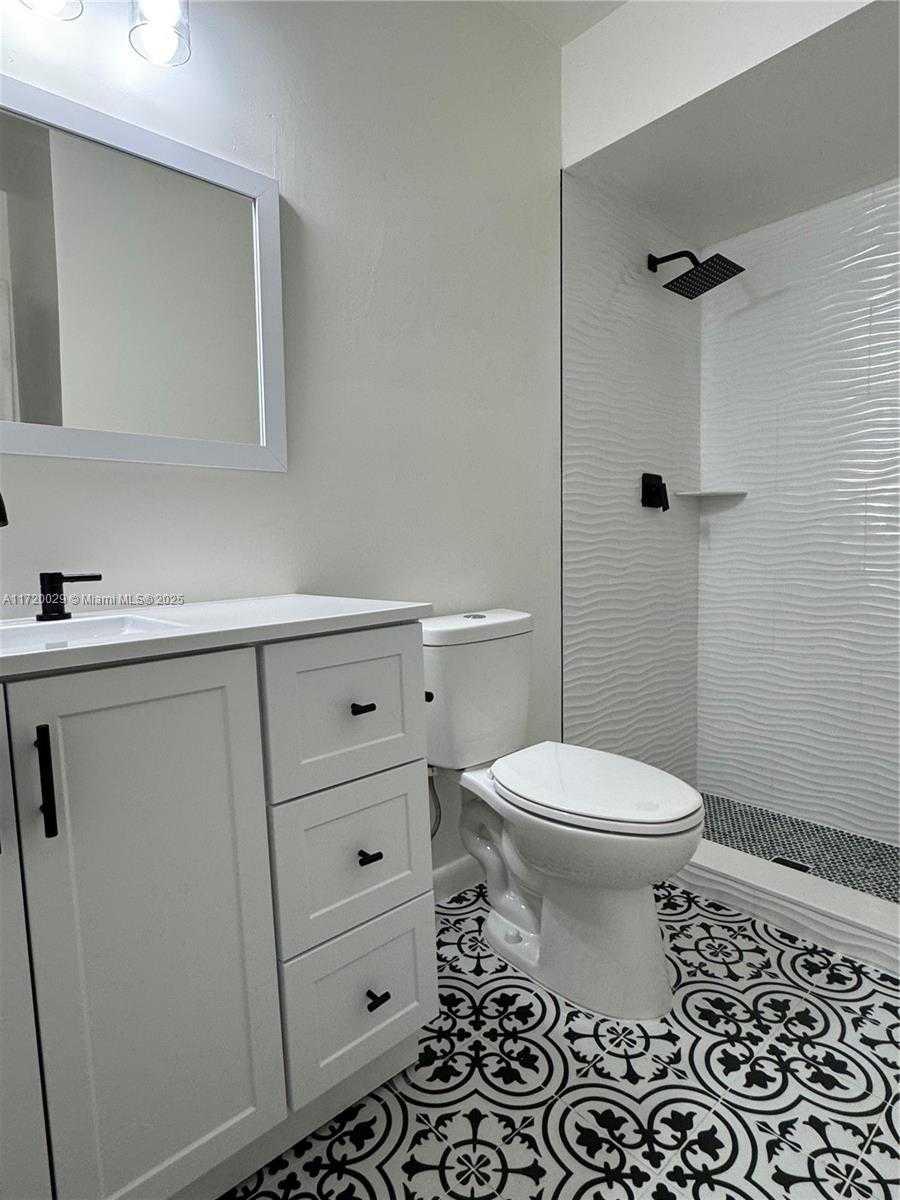 Small Image of 5639 LINCOLN ST #3, Hollywood Number 5