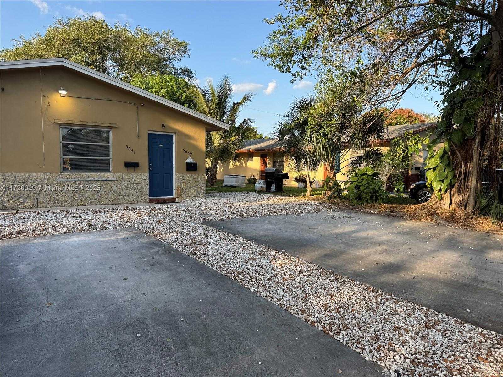 Small Image of 5639 LINCOLN ST #3, Hollywood Number 9