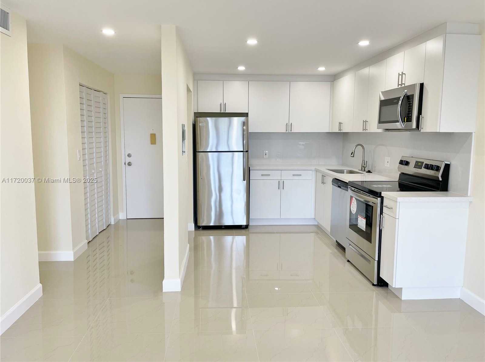 Small Image of 16950 WEST DIXIE HWY #A535, North Miami Beach Number 8