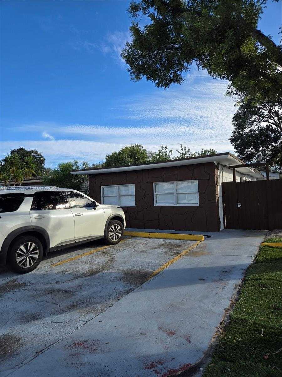 Small Image of 5712 HOLLYWOOD BLVD #3, Hollywood Number 13