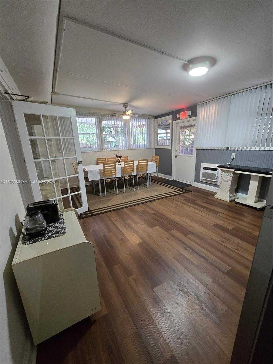 Small Image of 5712 HOLLYWOOD BLVD #3, Hollywood Number 16