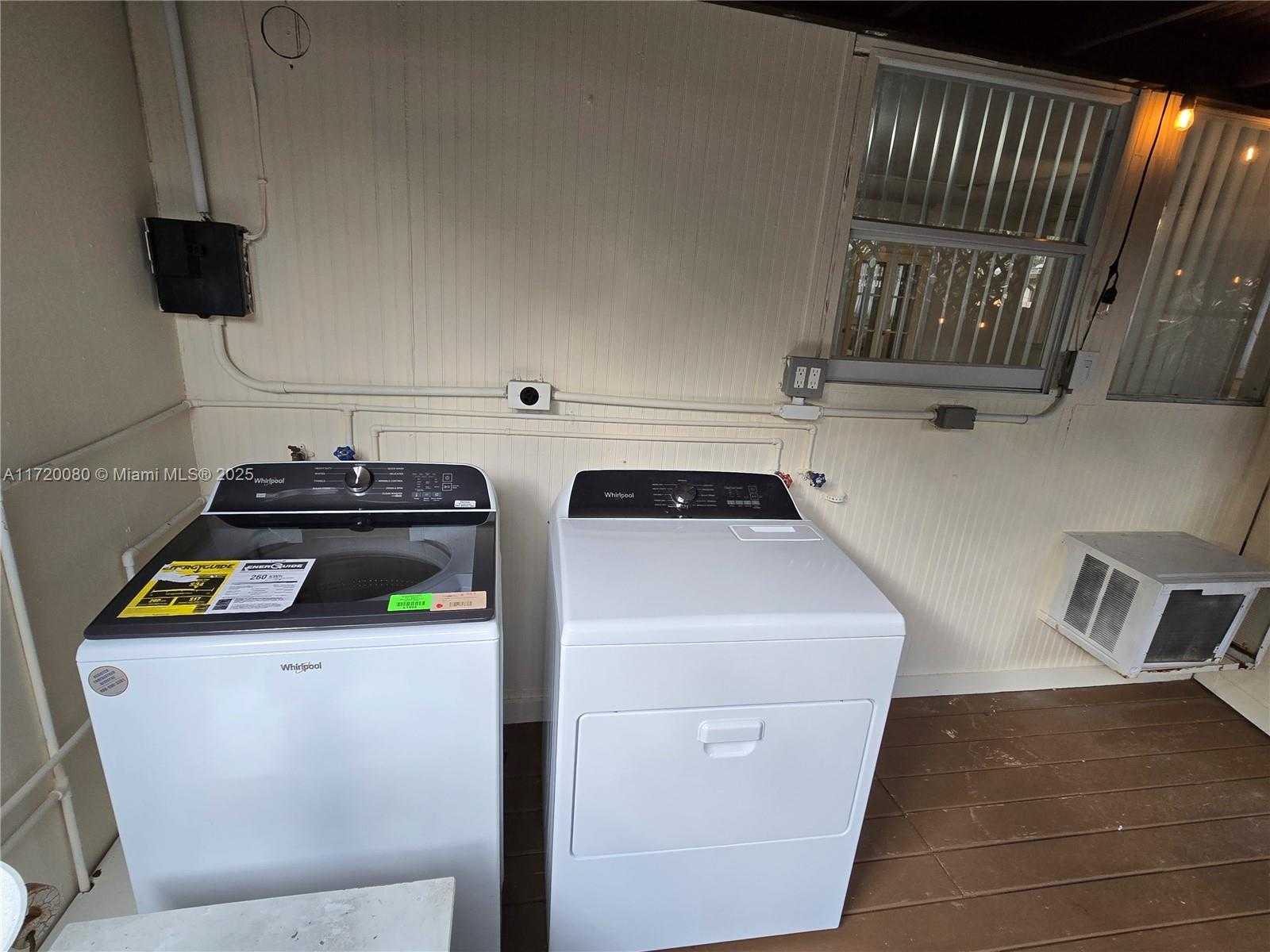 Small Image of 5712 HOLLYWOOD BLVD #3, Hollywood Number 27