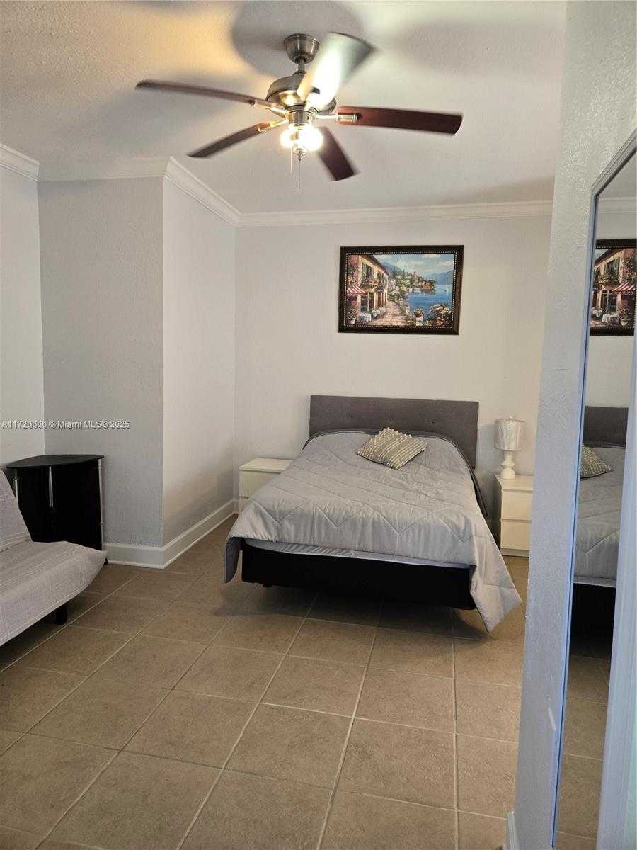 Small Image of 5712 HOLLYWOOD BLVD #3, Hollywood Number 8