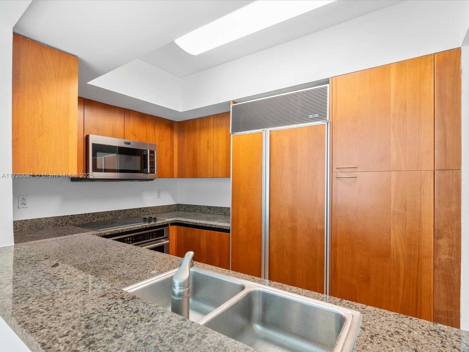 Small Image of 1500 OCEAN DR #708, Miami Beach Number 10