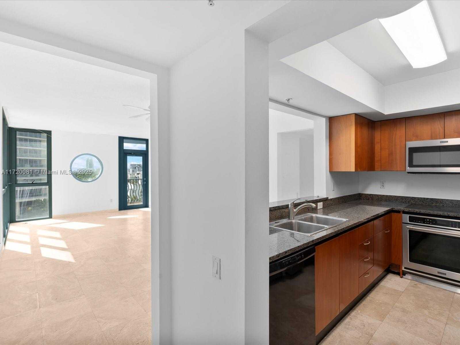 Small Image of 1500 OCEAN DR #708, Miami Beach Number 5