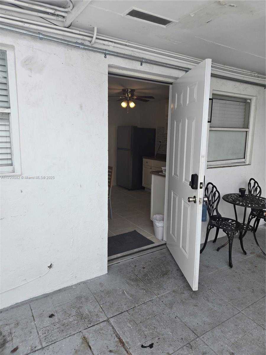 Small Image of 5712 HOLLYWOOD BLVD #2, Hollywood Number 10