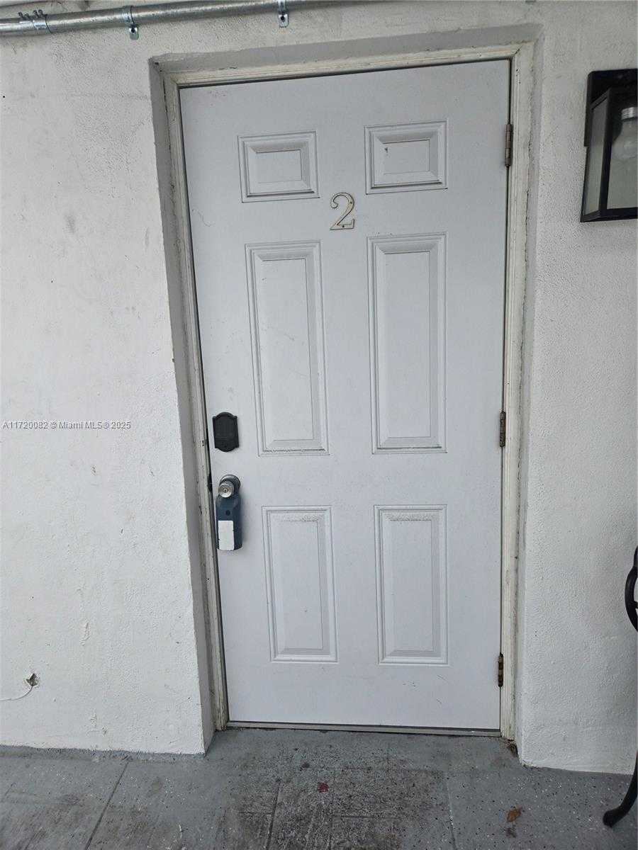 Small Image of 5712 HOLLYWOOD BLVD #2, Hollywood Number 13