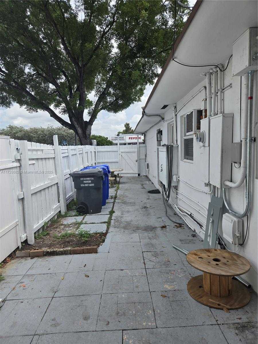 Small Image of 5712 HOLLYWOOD BLVD #2, Hollywood Number 14