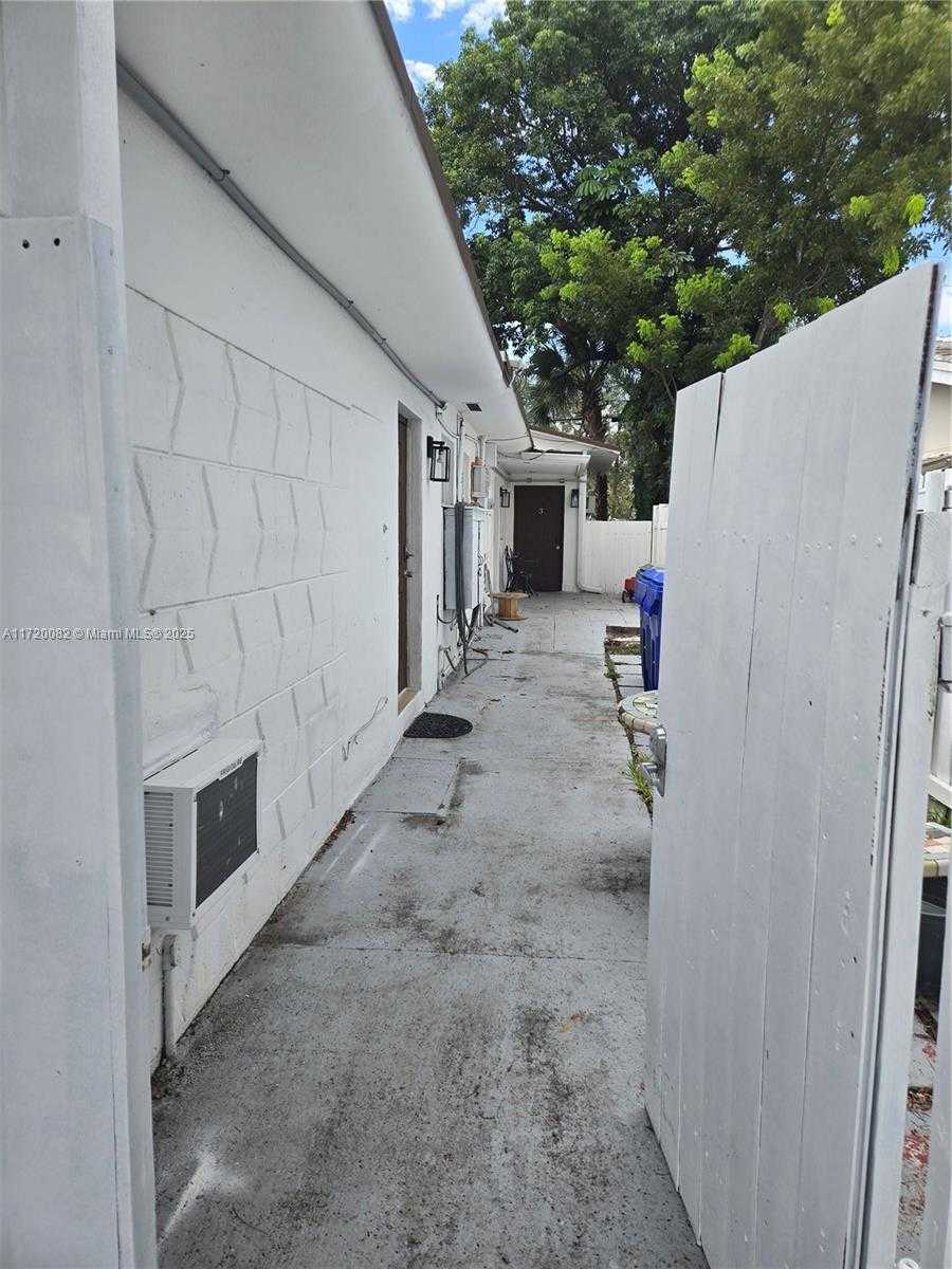 Small Image of 5712 HOLLYWOOD BLVD #2, Hollywood Number 15