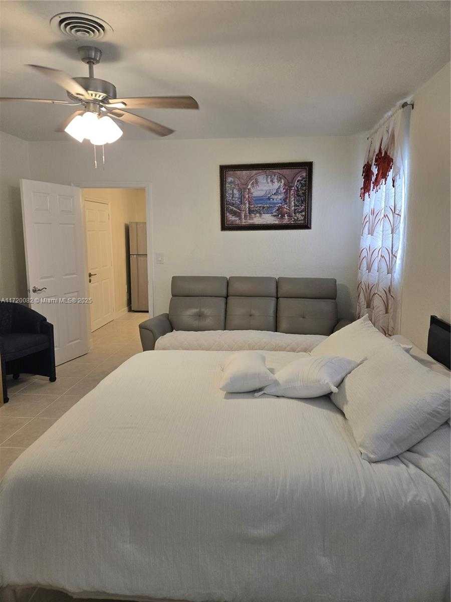 Small Image of 5712 HOLLYWOOD BLVD #2, Hollywood Number 6