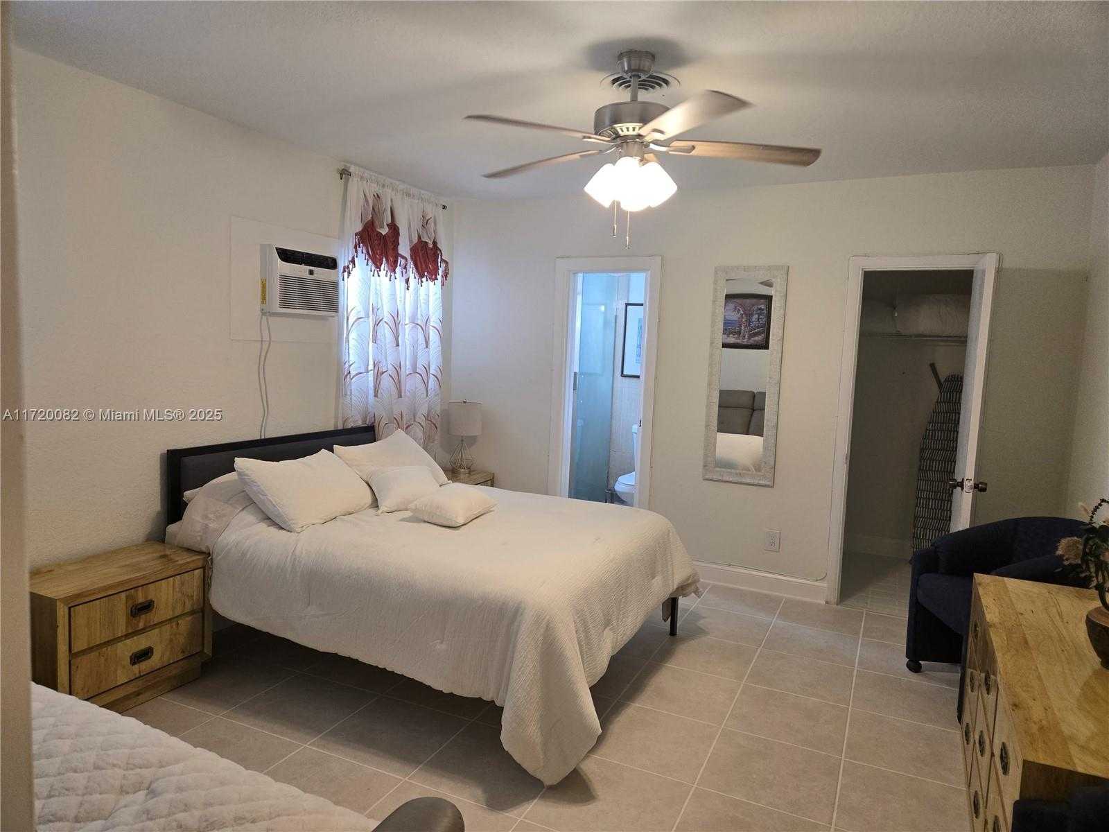 Small Image of 5712 HOLLYWOOD BLVD #2, Hollywood Number 7