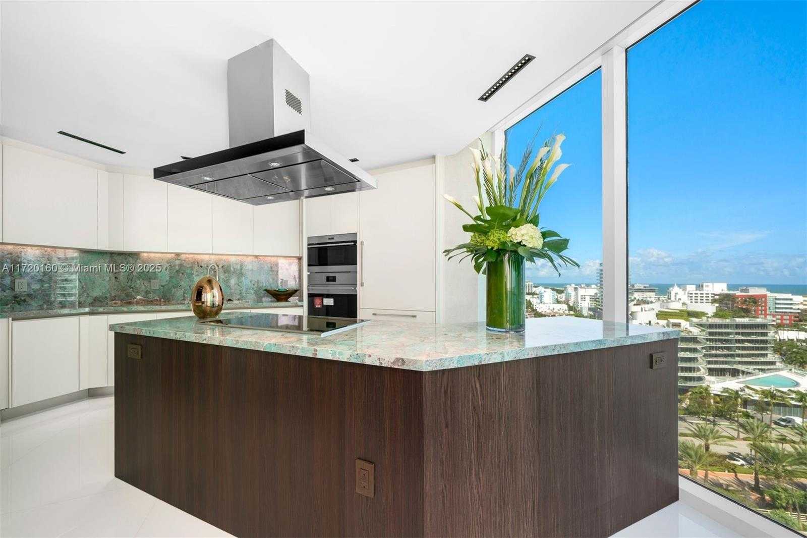 Small Image of 300 SOUTH POINTE DR #1501, Miami Beach Number 11