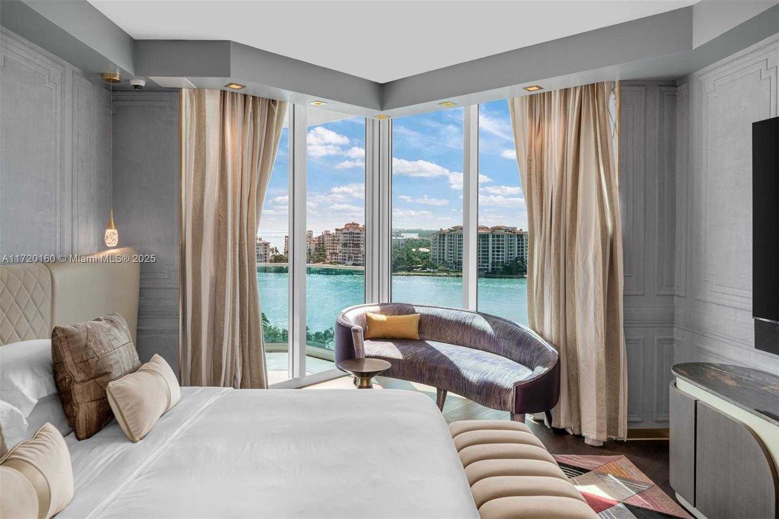 Small Image of 300 SOUTH POINTE DR #1501, Miami Beach Number 13