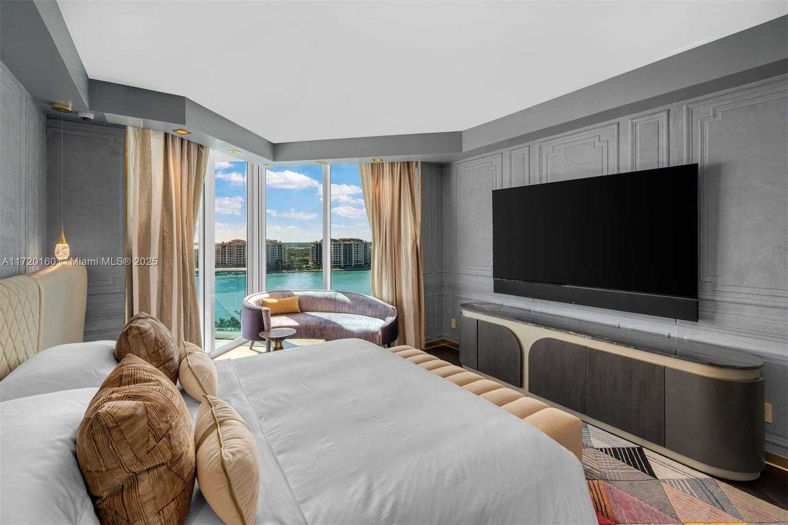 Small Image of 300 SOUTH POINTE DR #1501, Miami Beach Number 14