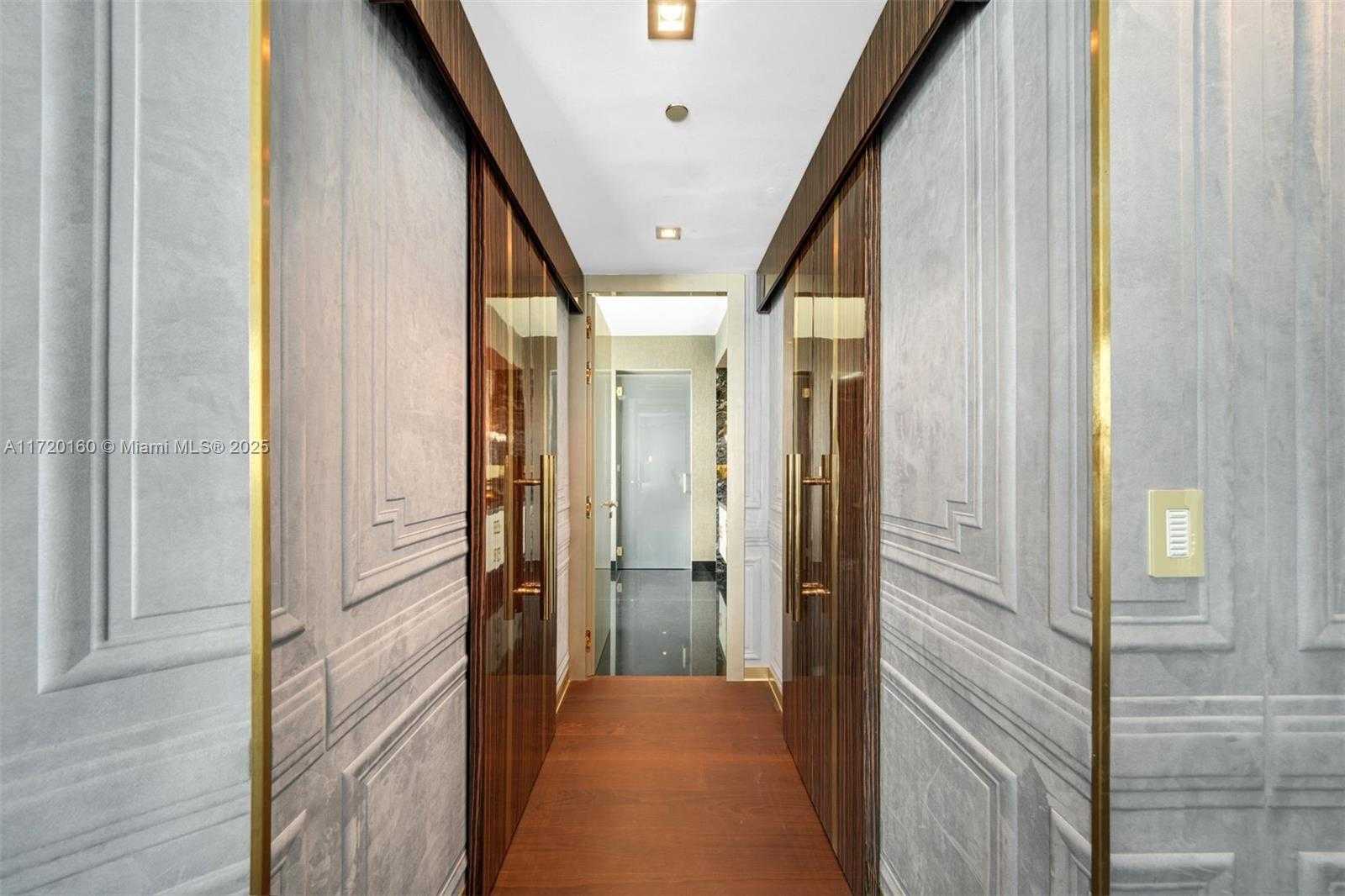 Small Image of 300 SOUTH POINTE DR #1501, Miami Beach Number 16