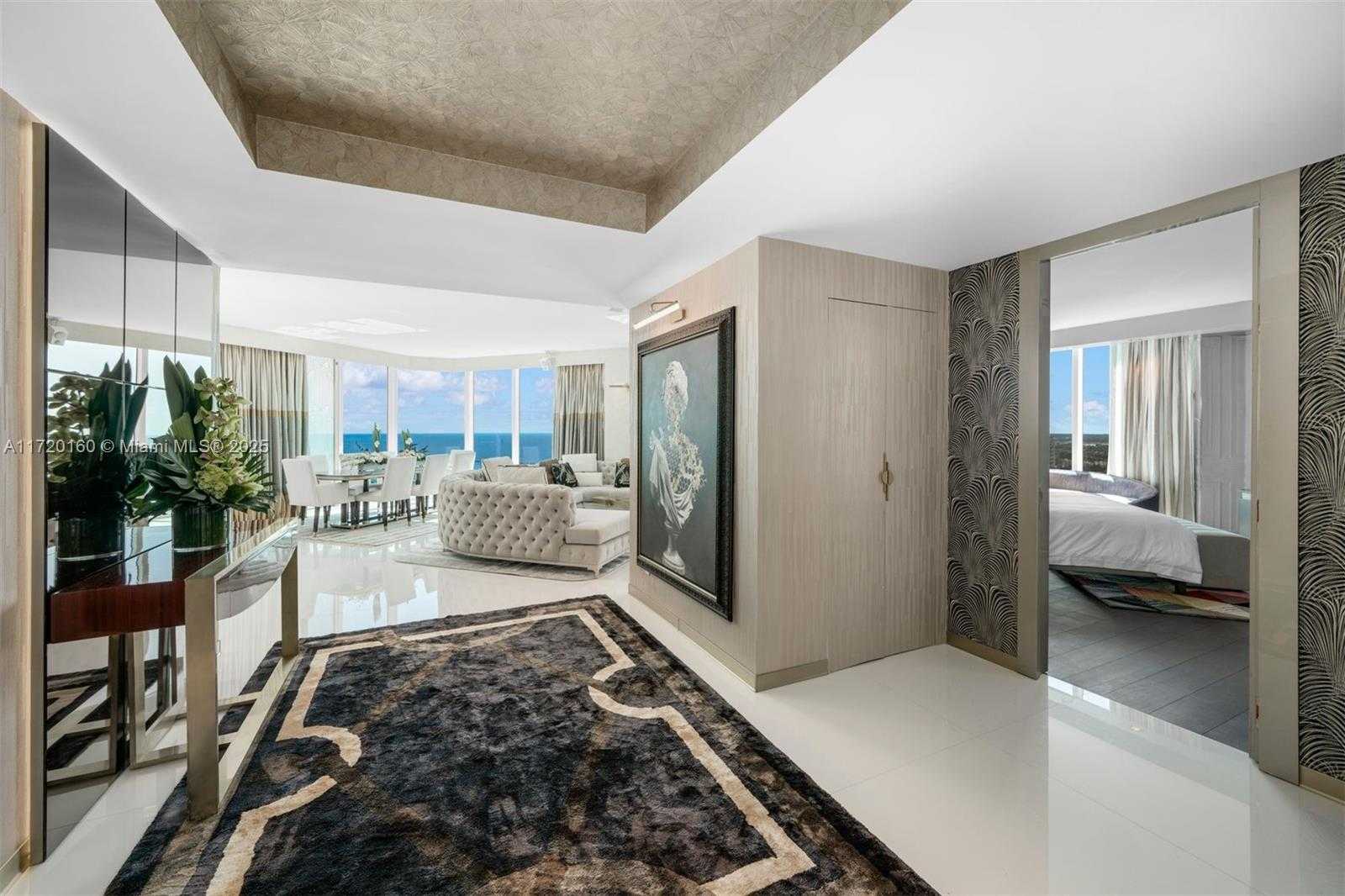 Small Image of 300 SOUTH POINTE DR #1501, Miami Beach Number 2