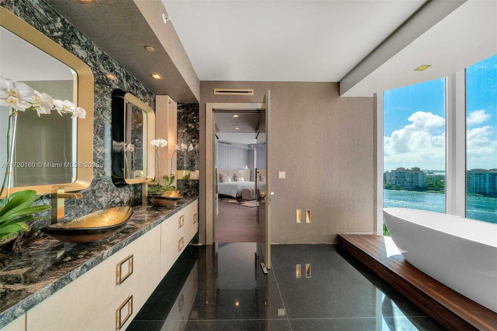 Small Image of 300 SOUTH POINTE DR #1501, Miami Beach Number 20