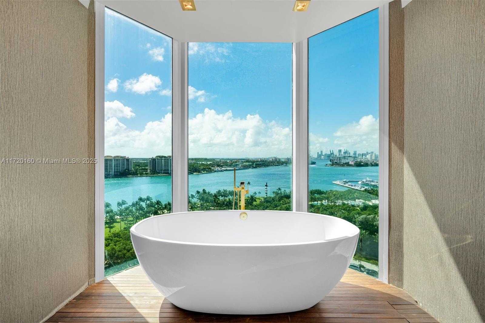 Small Image of 300 SOUTH POINTE DR #1501, Miami Beach Number 22