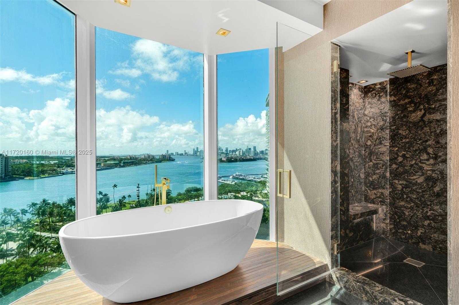 Small Image of 300 SOUTH POINTE DR #1501, Miami Beach Number 23