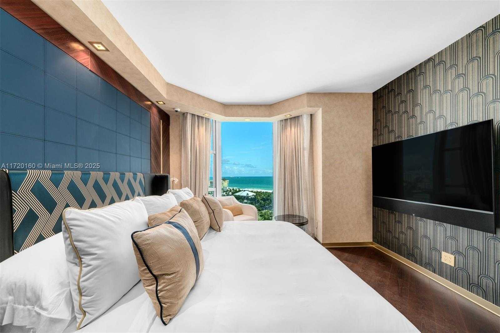 Small Image of 300 SOUTH POINTE DR #1501, Miami Beach Number 25