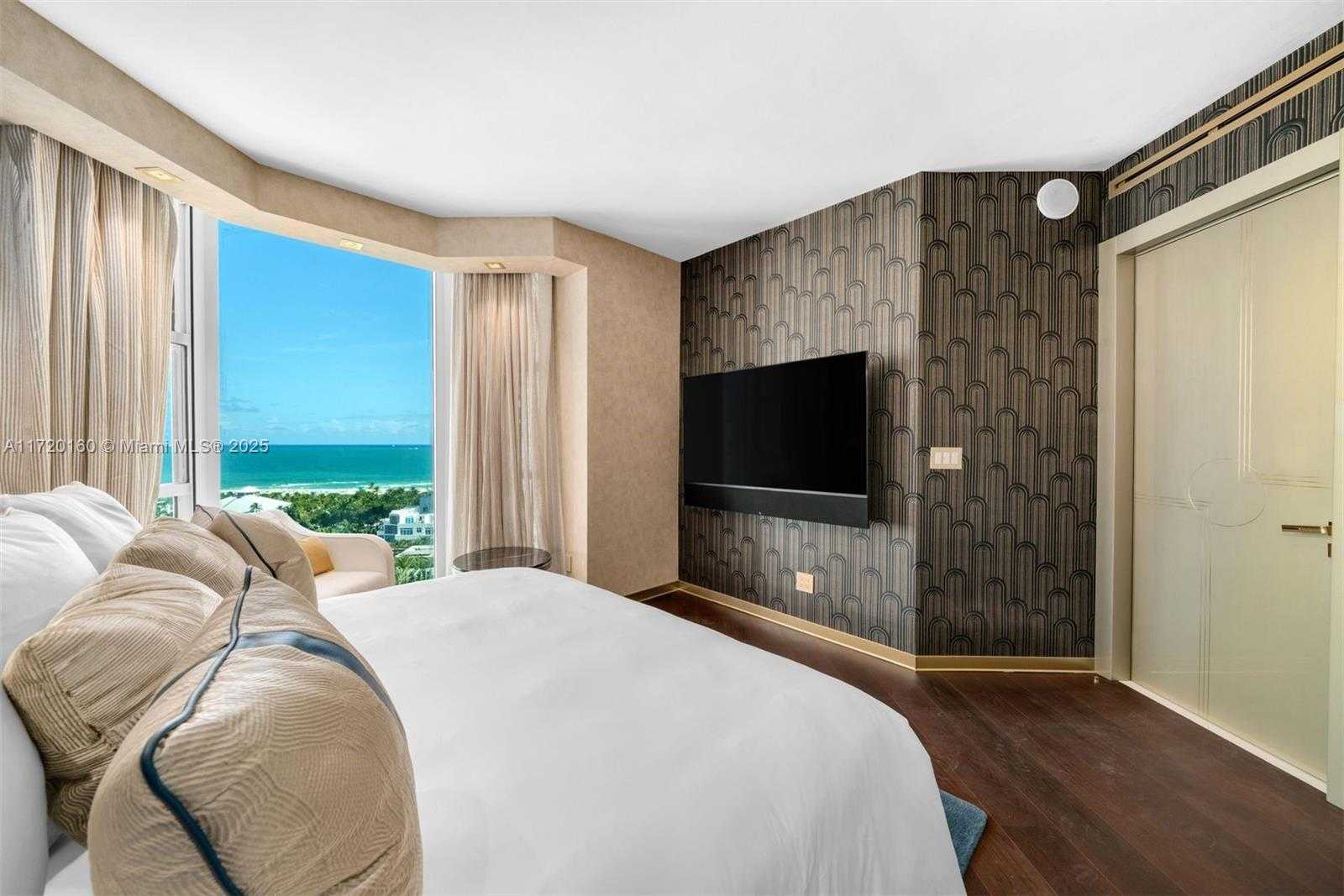 Small Image of 300 SOUTH POINTE DR #1501, Miami Beach Number 26