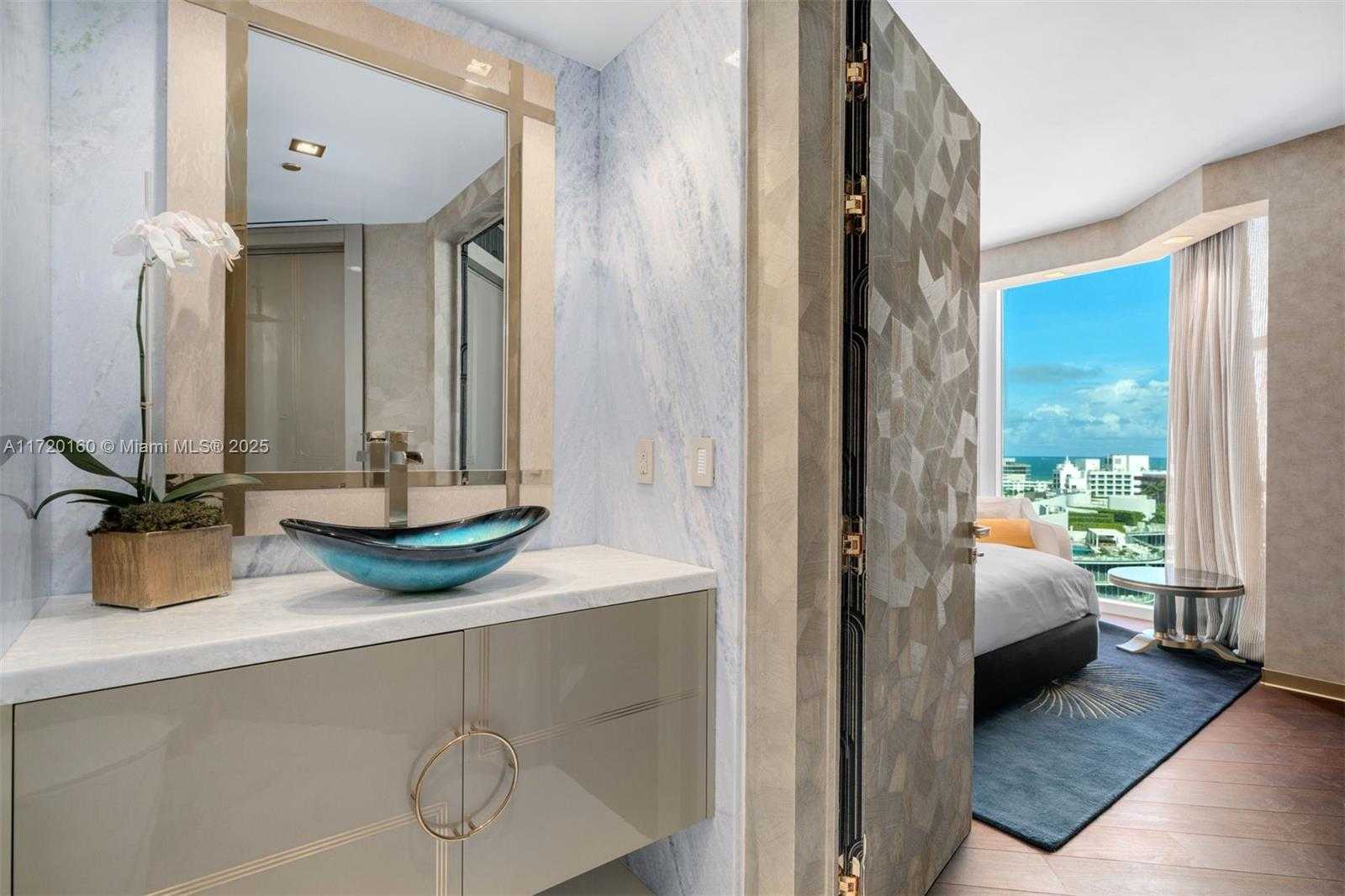Small Image of 300 SOUTH POINTE DR #1501, Miami Beach Number 27