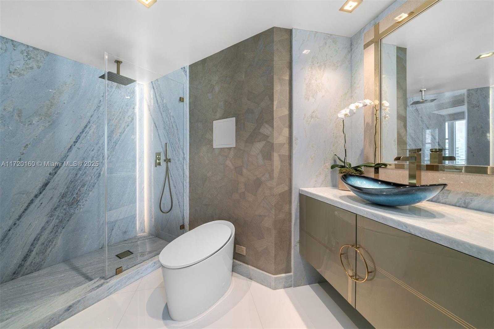 Small Image of 300 SOUTH POINTE DR #1501, Miami Beach Number 28